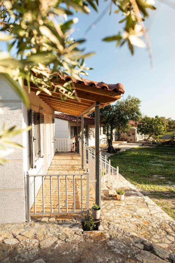 Janakis Garden Livadi Aparthotel Himare Fshat Bagian luar foto
